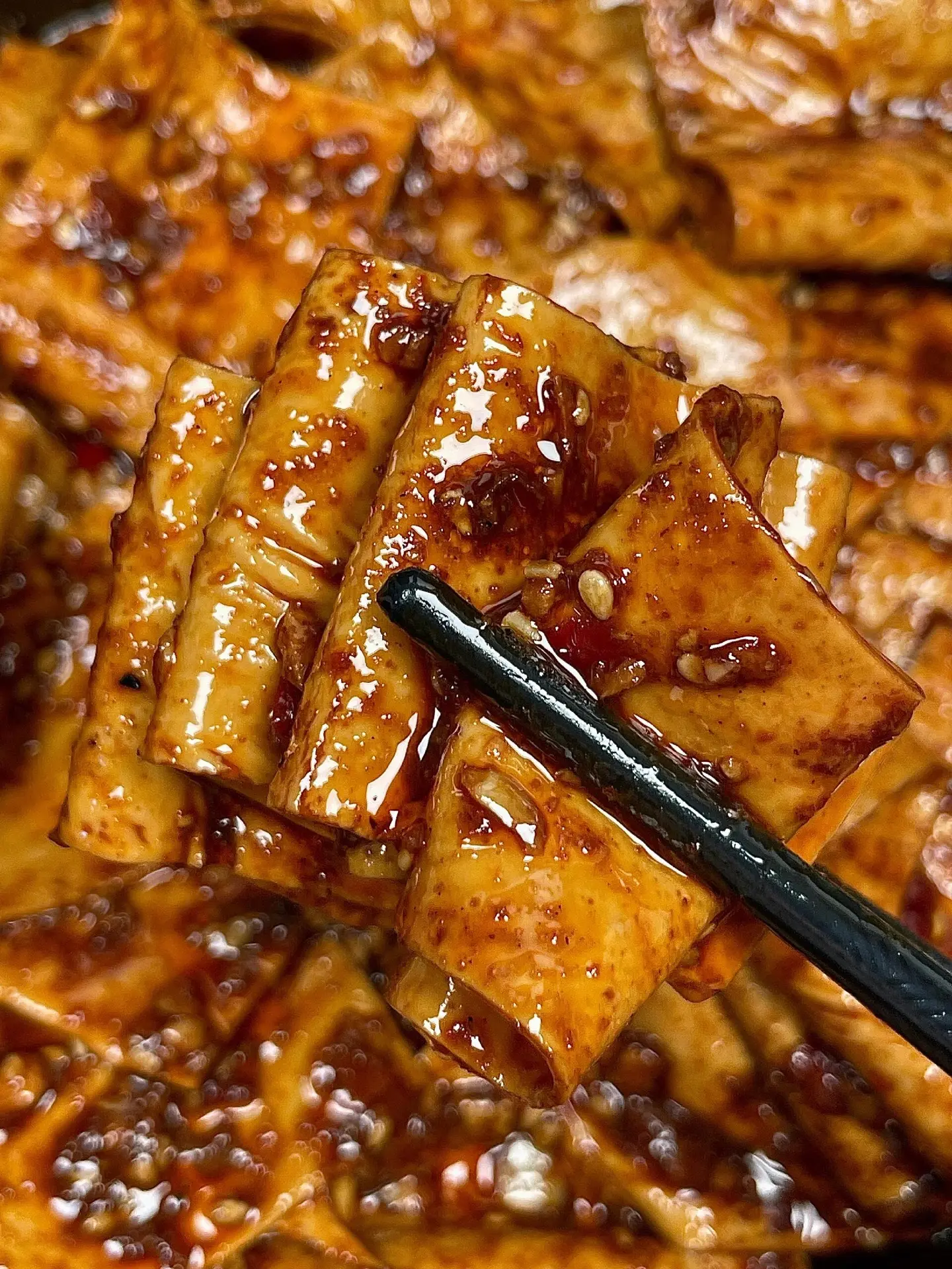 在家轻松做出嘎嘎好吃的香辣豆皮。还没出锅就被香迷糊了！ 配上米饭，我可...