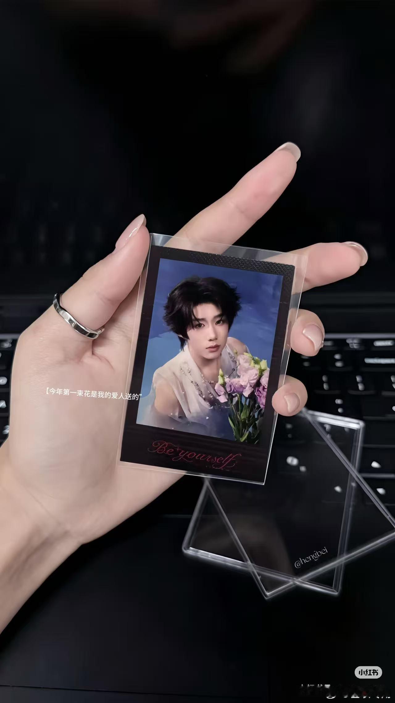陈奕恒水下写真陈奕恒生周手写信 好多开箱图看得我羡慕，陈奕恒16岁周边兼顾颜值和