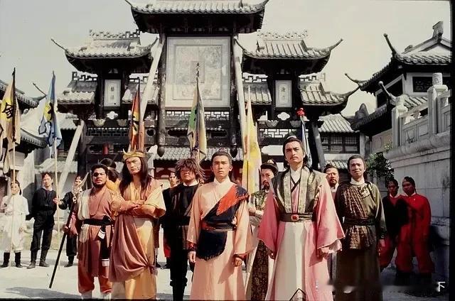 #您喜欢《倚天屠龙记》哪个版本?#

聊这个就绕不开无线的三部剧版，78版年代久