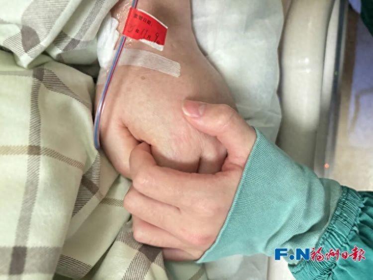 7年前父亲悄悄登记器官捐献，如今女儿含泪帮他完成心愿……爸爸你到了别人的身体里后