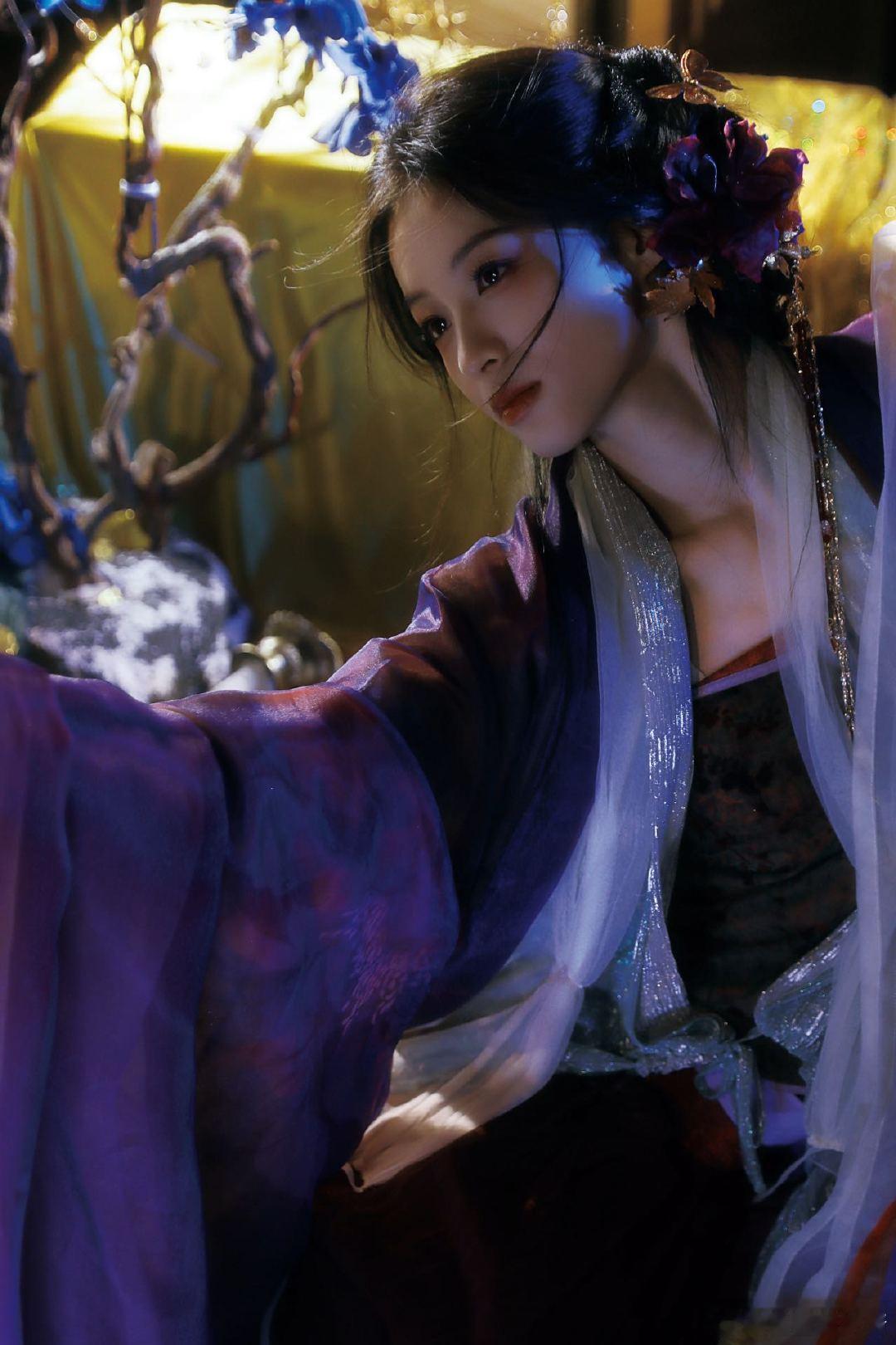 李嘉鑫演恶女真是演得太好了，疯批感直线上升，让人忍不住想为她疯狂打call！ 