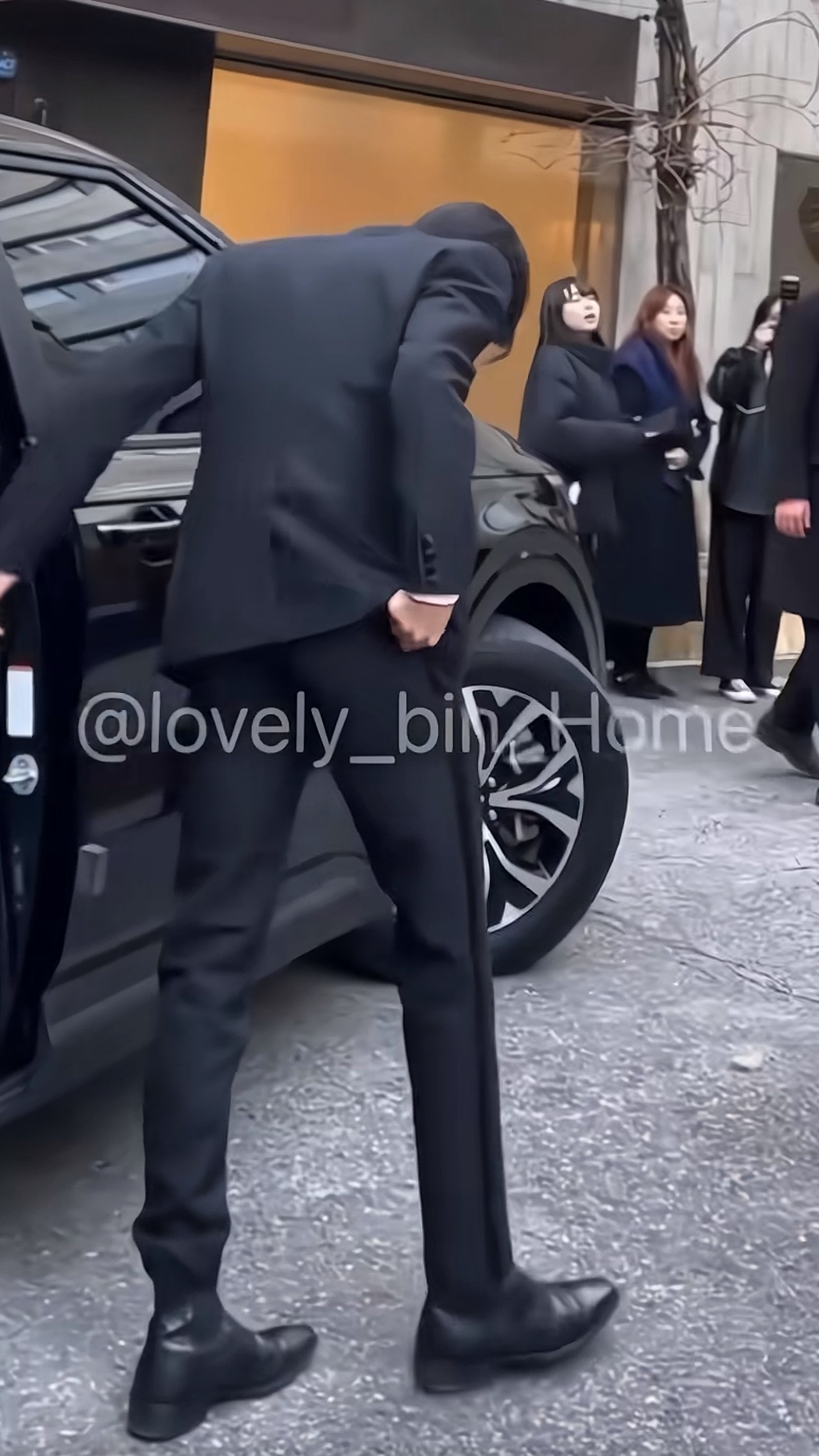 好想活成这种现实就是美图拉腿的样子审美积极｜崔然竣 