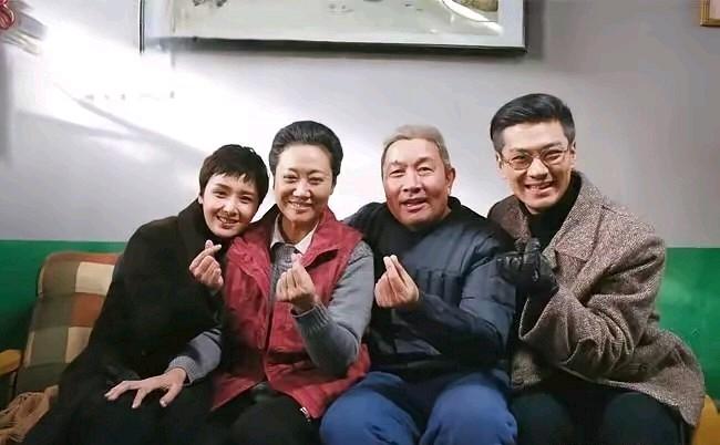 左边这两位是黄曼和王丽云，右边这两位看着眼熟。