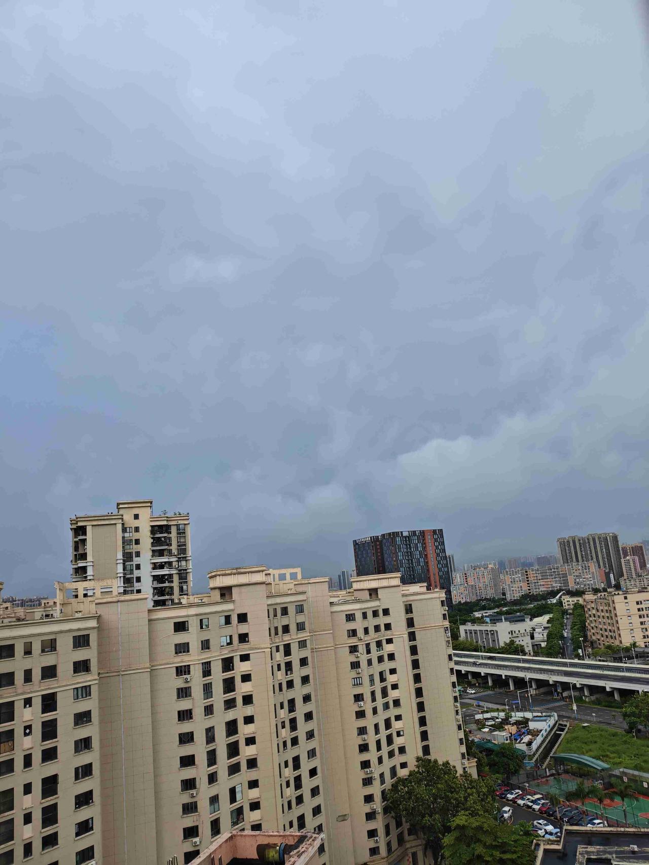 我的今日状态：😁轻松愉快
我这里的天气：🌧下雨：深圳今日小雨，气温24度到2