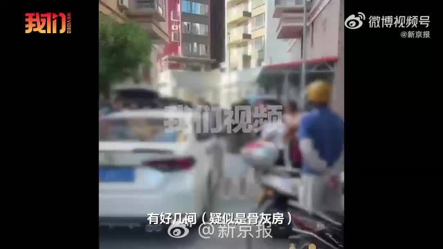 😨台山小区商铺被改成疑似骨灰房，二十多间接连出现，业主心里难免发怵
🔎业主发现情况之后，里面存放的骨