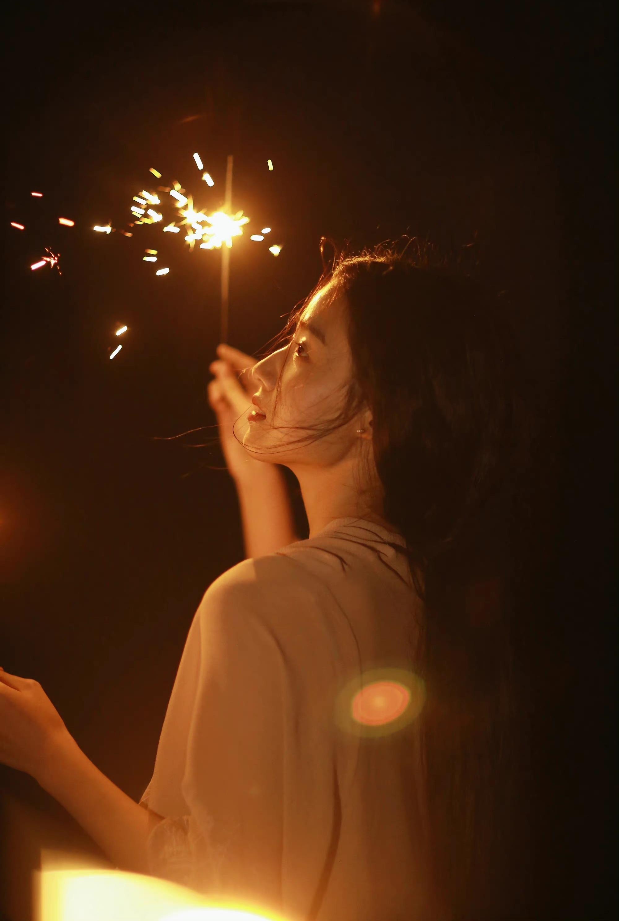 卢昱晓。   烟花下的约定