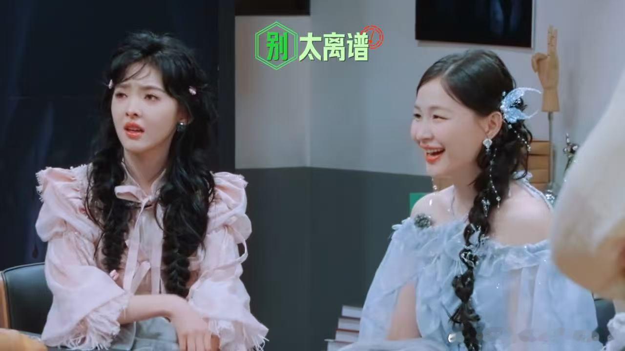 真的好奇你俩昨晚聚餐吃了什么，不会是节目组统一投喂的麻辣烫吧？一人中招是巧合，两
