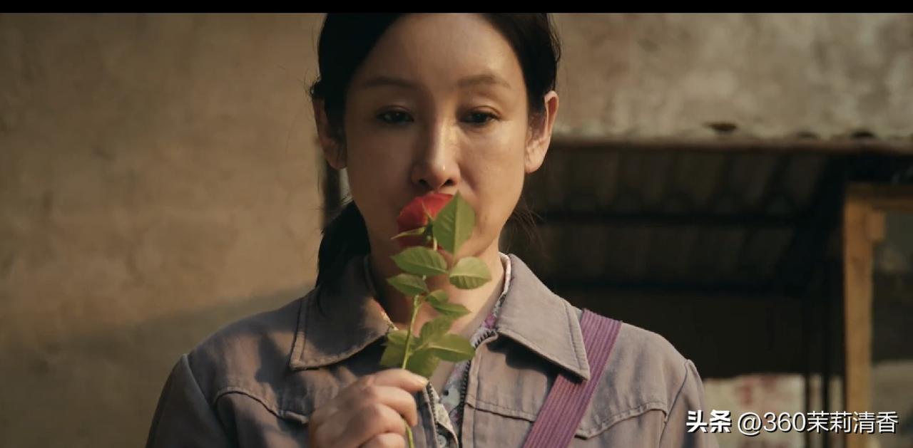 电视剧《主角》最新剧情中，忆秦娥（刘浩存饰）怎么也没想到，原来当初花彩香（秦海璐