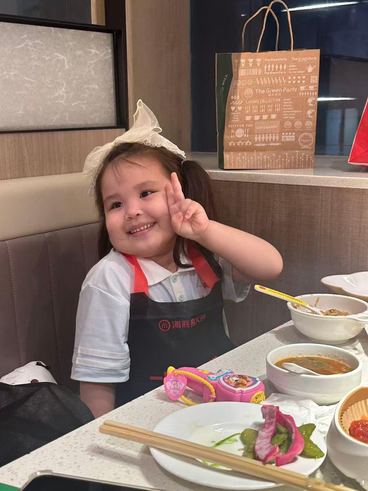 救命一边收拾衣服一边听小时团吐槽up区听得我现在都快要上楼了（是的今年天气奇怪到