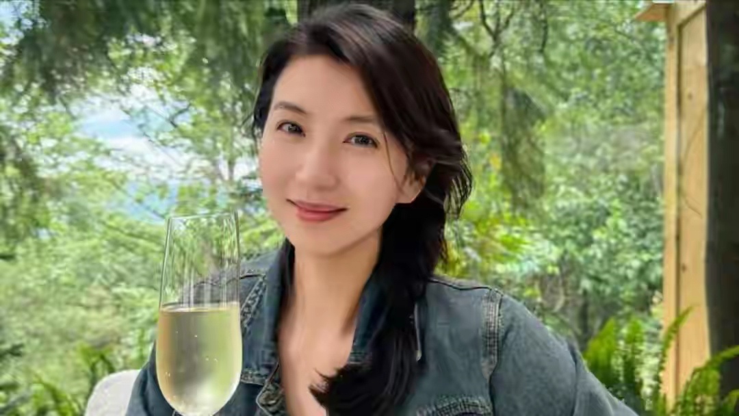 30岁嫁二婚百亿富豪，46岁被曝怀4胎的陈好，印证了李静的评价 