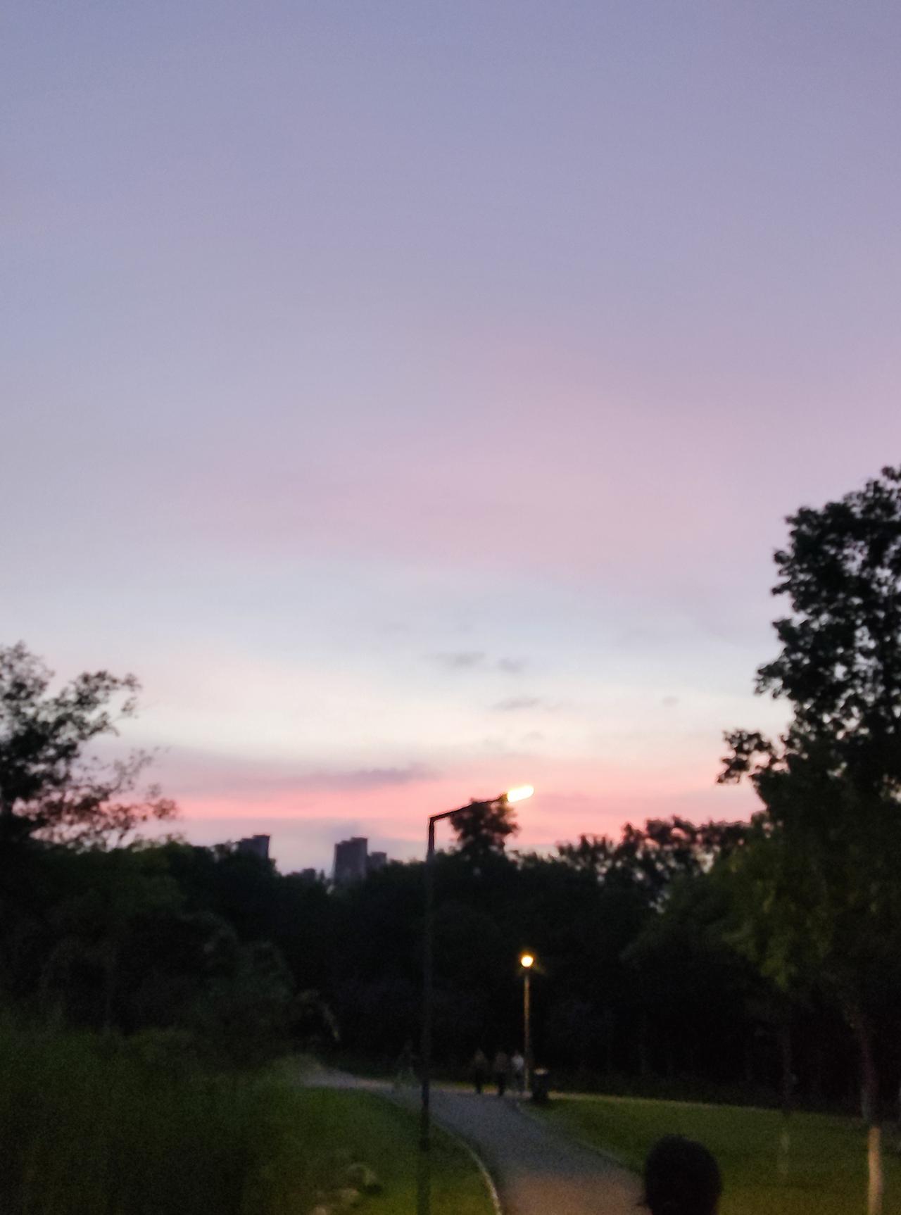 突然发现有句话说的很对，没有人会一直永远爱你，婚姻里两个人能一直走下去，全凭良心