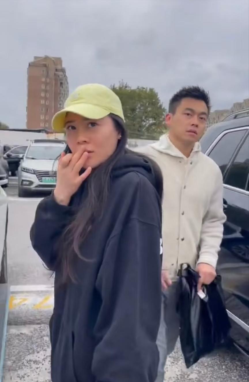 真的太佩服徐律师的妻子了，

遇到老公带着别的女人做产检，没有打闹，冷静应对，一