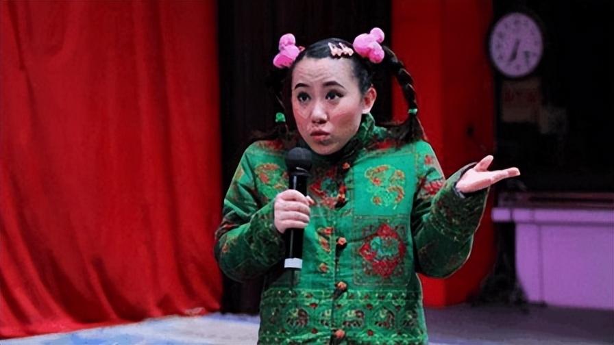 17岁，她是赵本山的弟子，凭借一场春晚演出瞬间成为万众瞩目的焦点。她的两任丈夫，