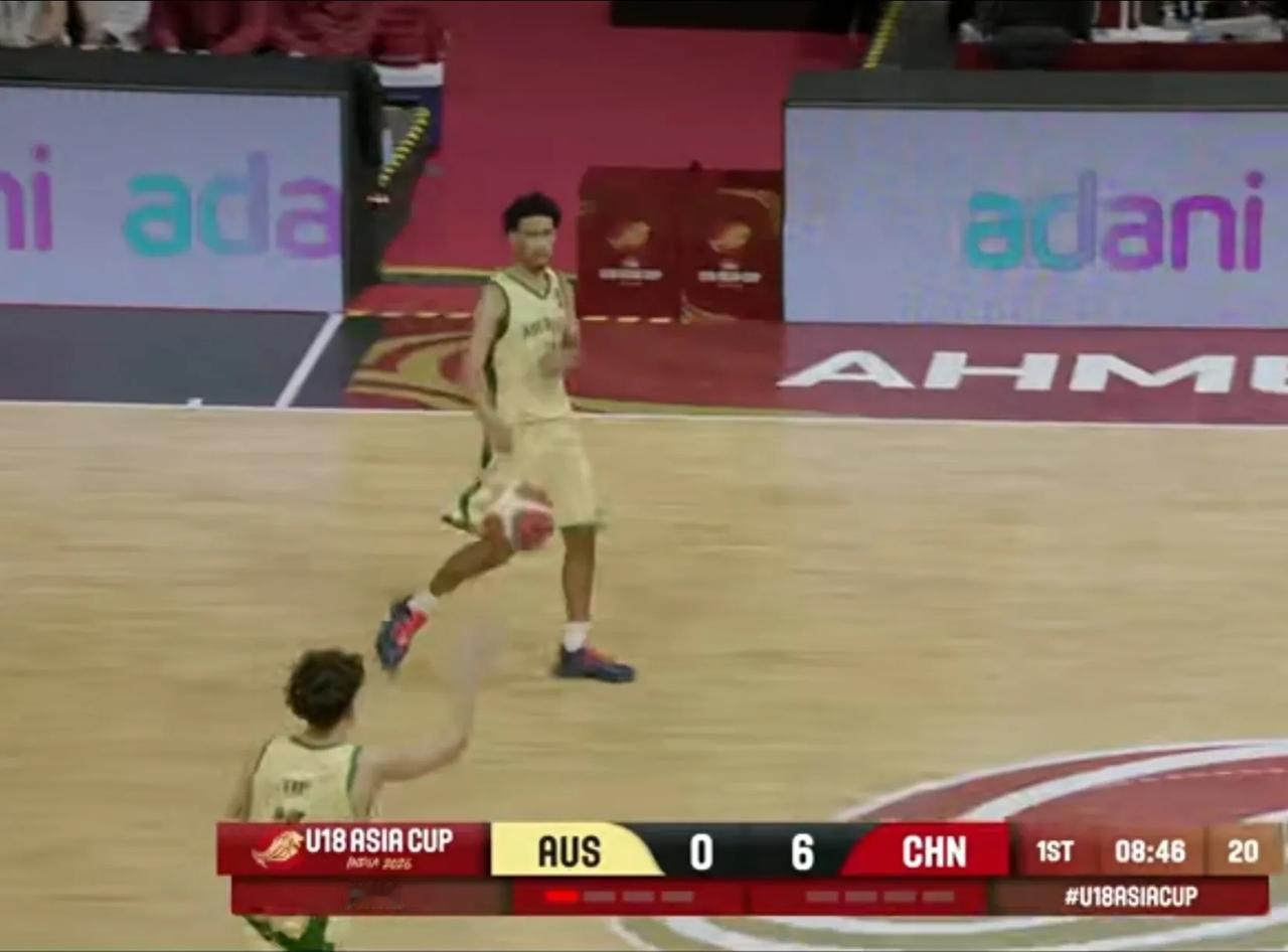 亚洲杯决赛！U18男篮6：0梦幻开局！领先澳大利亚！
但是，之后，丢太多前场篮板