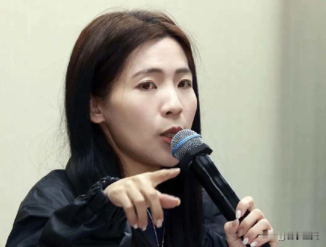 台湾岛内又传来一架军用飞机在演训过程中机毁人亡的消息，这起坠机事件离上次F16战