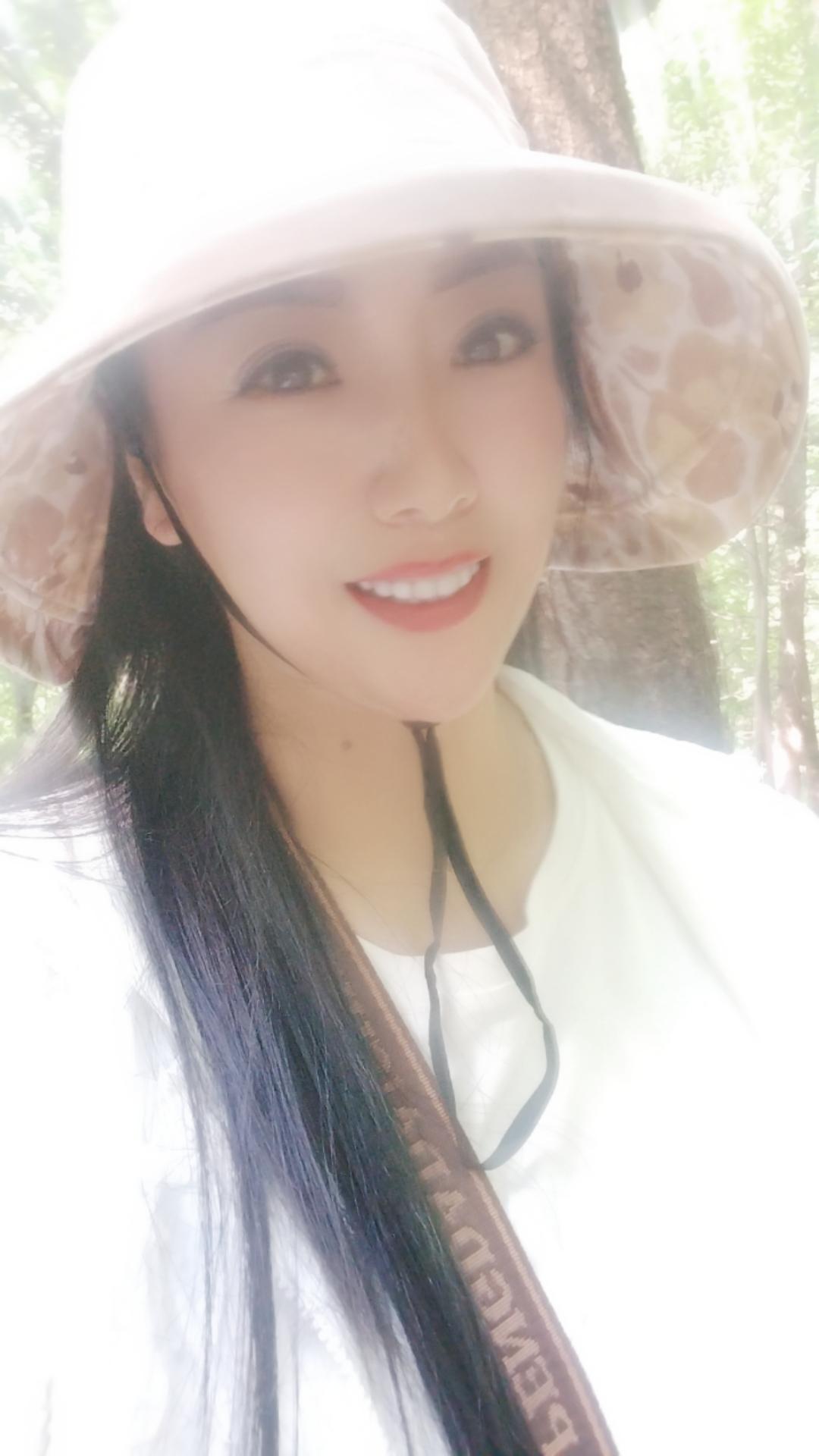 <p>大家早上好祝大家开心快乐每一天 </p>