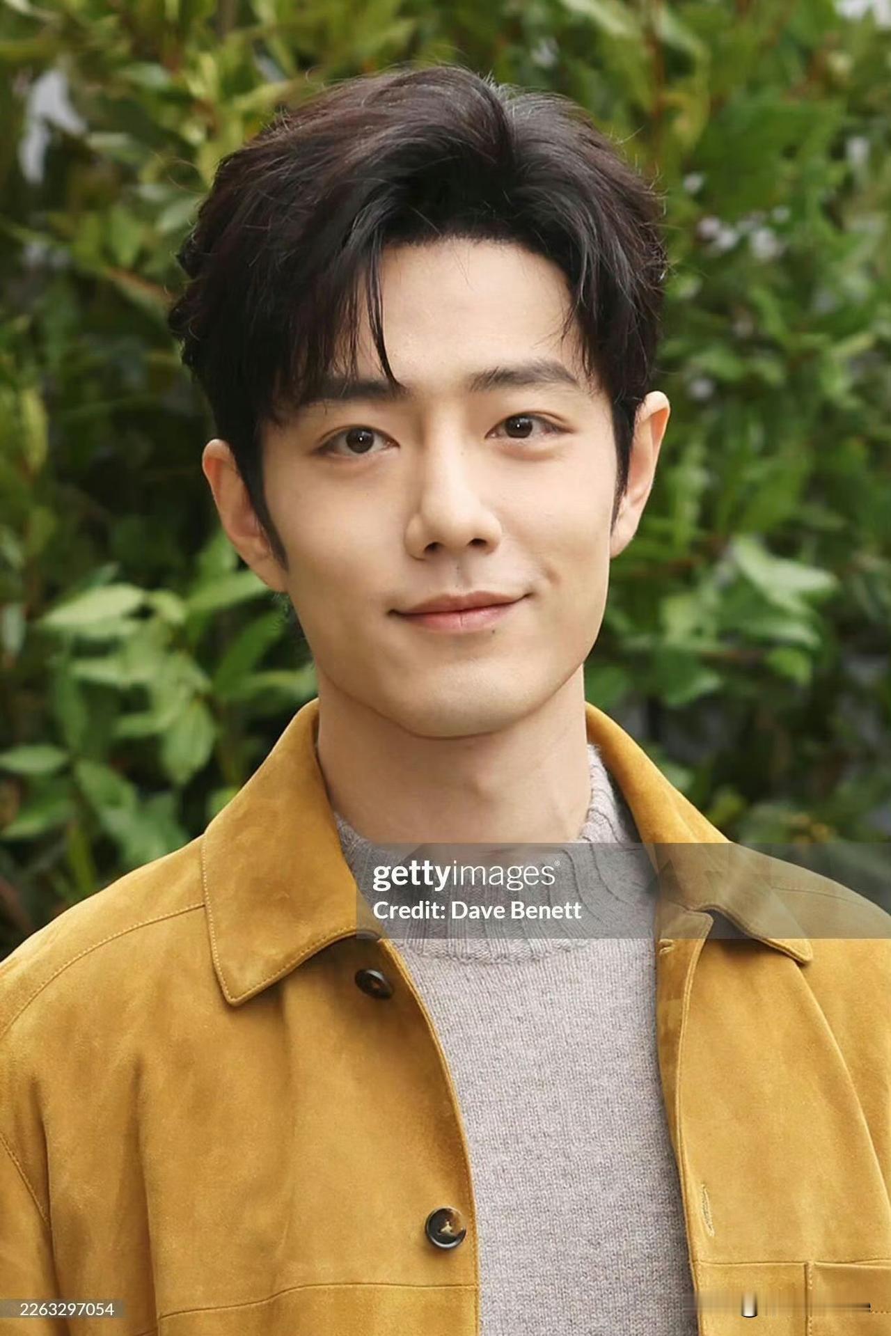 2月27日，肖战米兰生图，眼皮肌无力的感觉越来越明显了，看有人说肖战快奔40了，