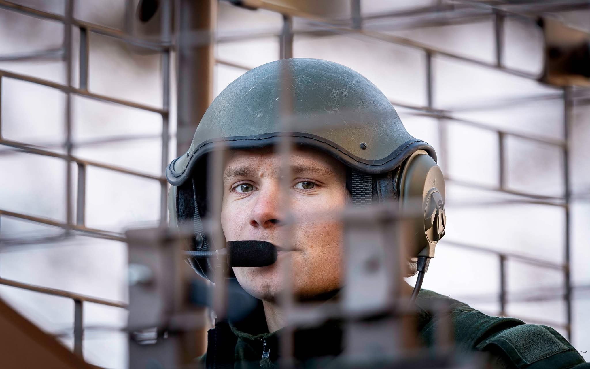 法国陆军第5龙骑兵团与瑞士第17机械化营一同前往后莱茵河地区进行实弹演习。其中一