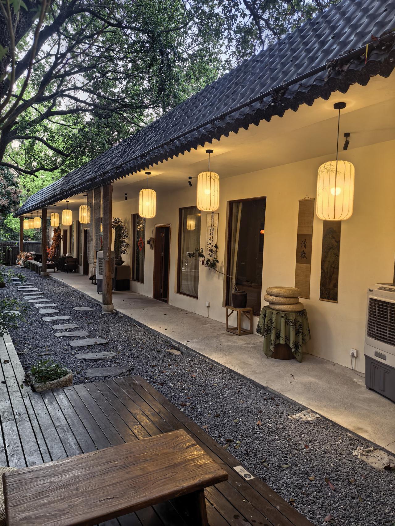 危机并没有停止，反而有进一步的可能。
这次回落要看到3700以下了…建议休息。