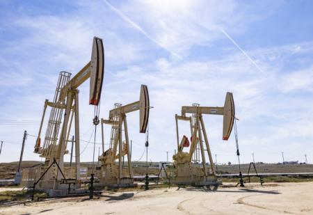 特朗普政府坚持扩大石油产量，降低经济成本，对抗OPEC和OPEC+的限产保价政策