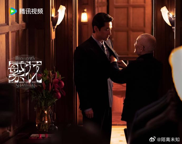 黑色大衣是胡歌和阿宝的开关  胡歌穿上黑色大衣，宝总的气质瞬间爆棚！这衣服简直就