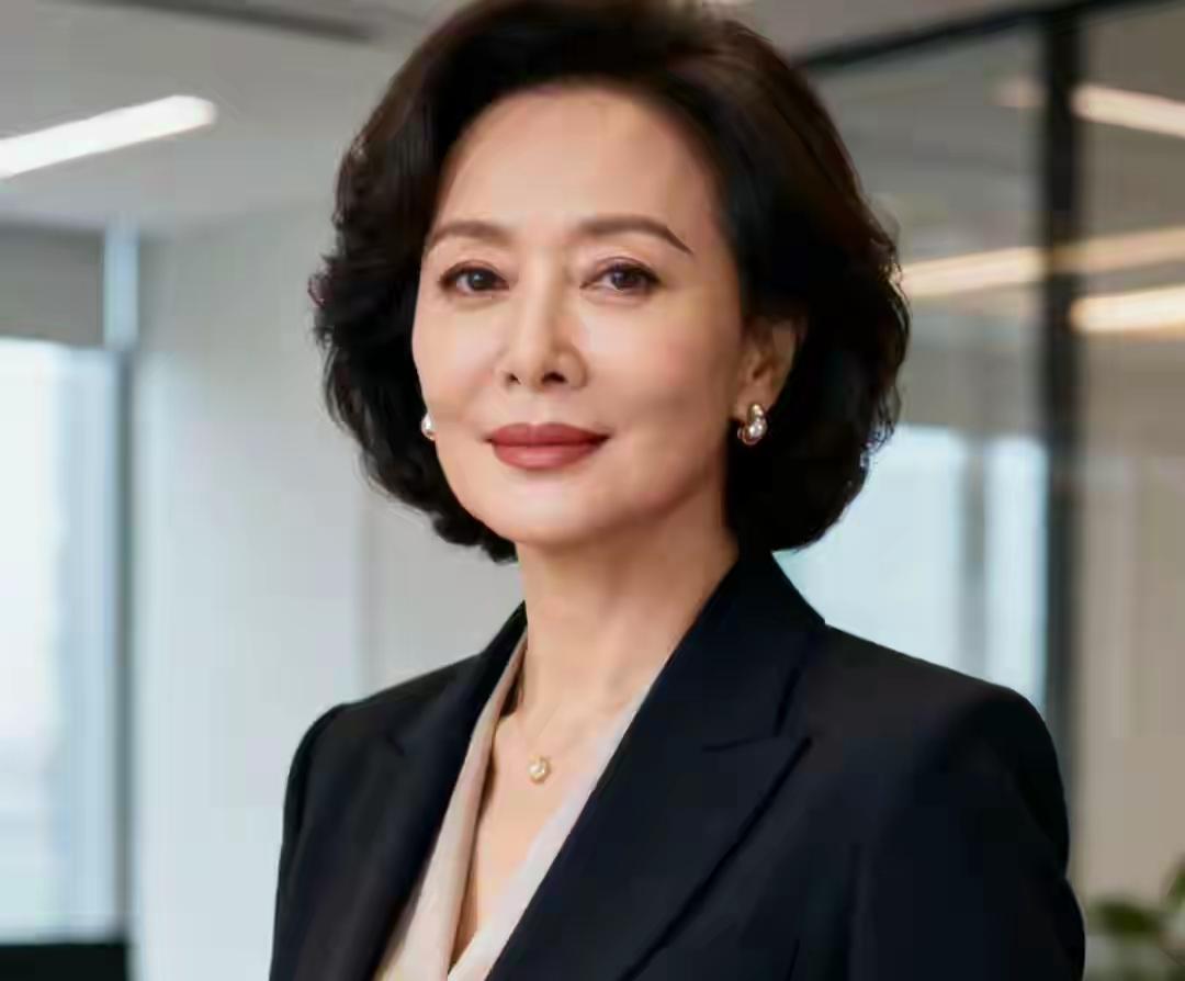 老年人同居太粘人你能接受吗？
老头粘着你，说明他还是在意你！与你形影不离也是一种