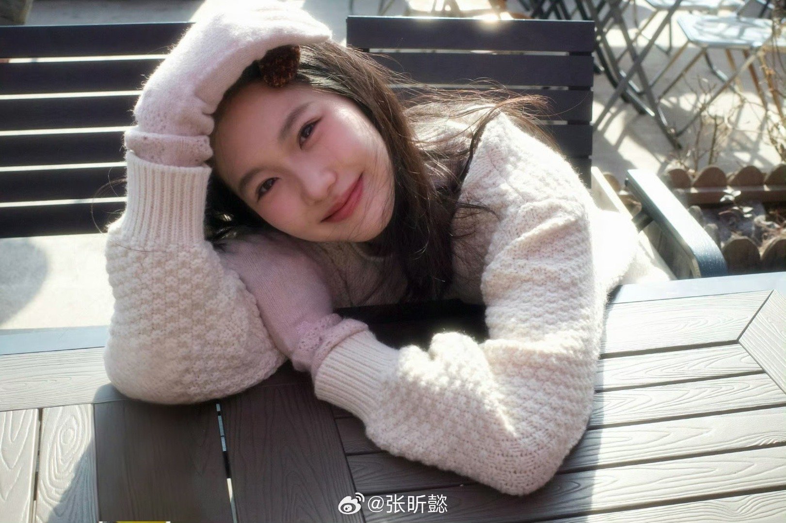 张昕懿长文告别伊蓝 真好。伊蓝遇见她，她遇见伊蓝。少女时期的英雄主义，大概就是这