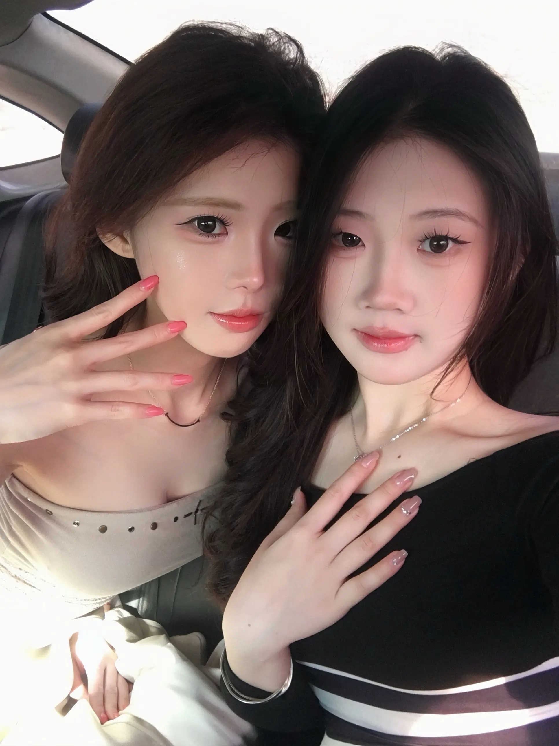 丘比特轻轻飞过月光下。