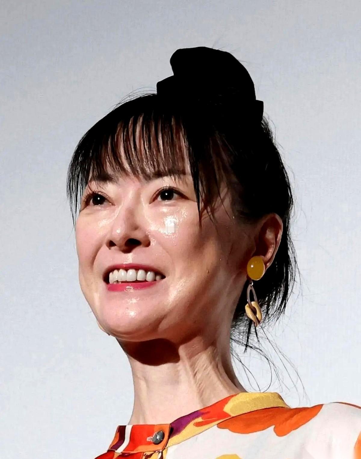 45岁日本女星远野凪子疑家中去世：遗体腐烂多日，生前自曝抑郁症。

主要信源：（