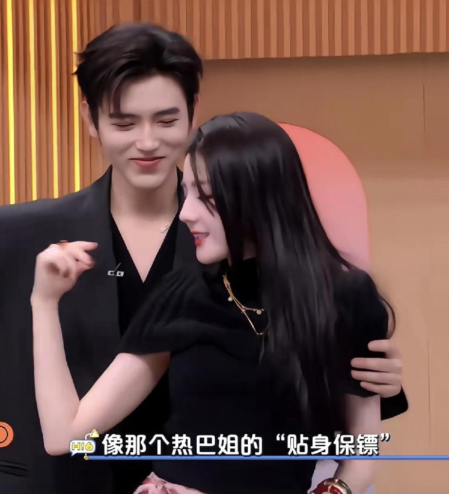 真的替陈飞宇感到可惜。
一般明星做梦都想要拿到的资源，他垂手可得。
父亲是导演，