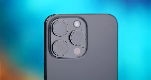 你注意过没！iPhone摄像头旁边竟然有个小孔：作用揭秘