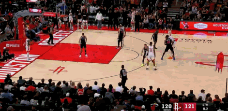 乌度卡考虑欠缺啊
最后时刻怎么能选择让伊森去发底线球呢？
阿门第一个跑回后场的时