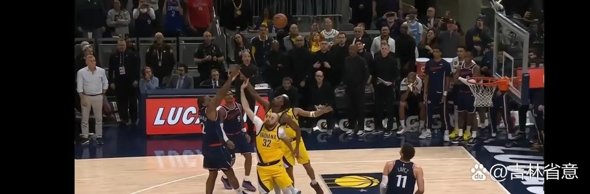 0.1秒。
球进了。
快船赢了。
小卡出手的时候，时间就剩这么点。他今晚从头到尾