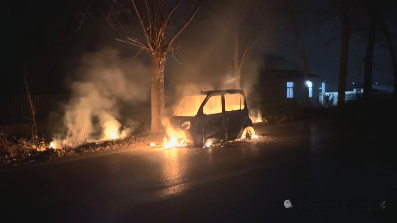 电动三轮车行驶过程中突然起火，厂家不认可消防认定结果！
 
山东滨州王先生202