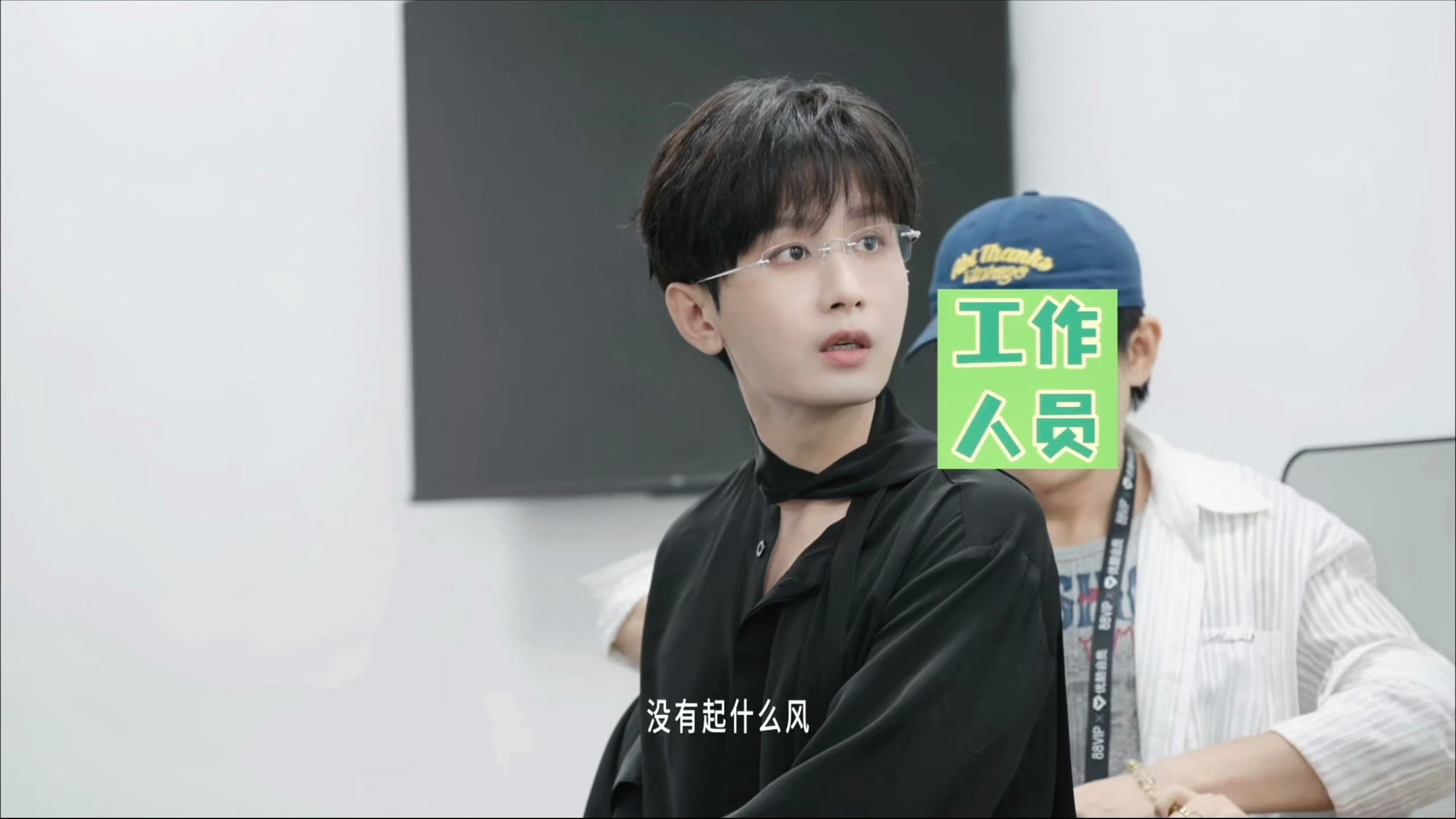 好想亲他……呜呜呜呜 