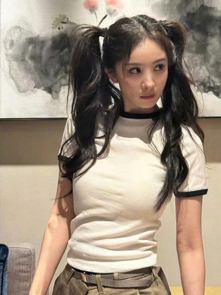 杨幂双马尾女高依旧少女感十足[哇] ​​​