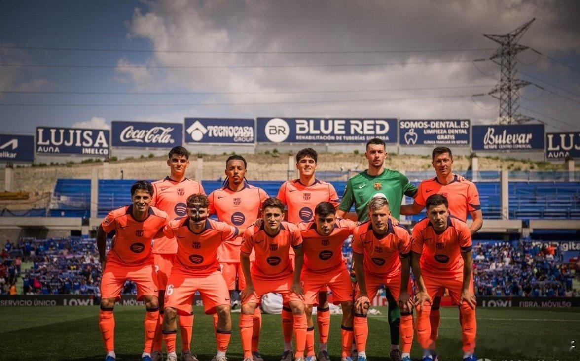 西甲第32轮，巴塞罗那客场2-0击败赫塔费，此役过后，巴萨领先第二名的皇马已多达