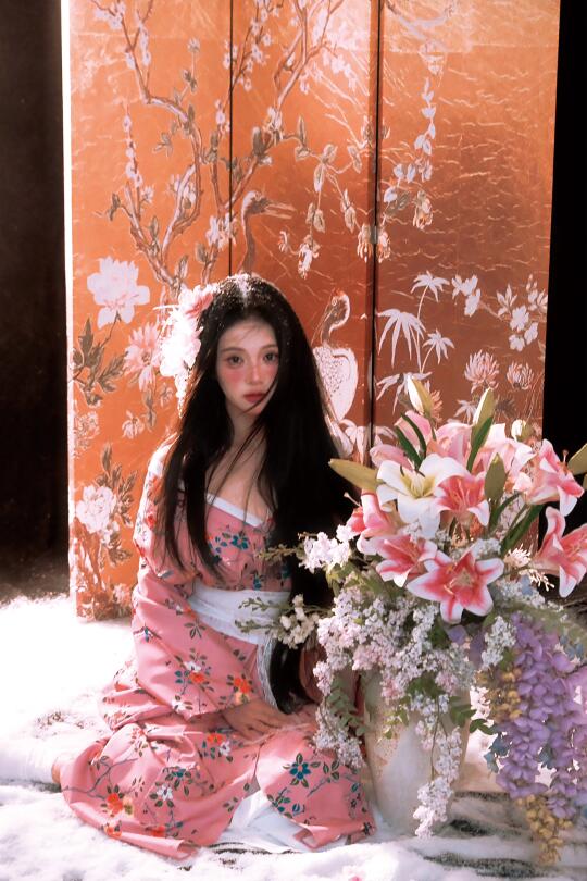 遇见她，如春水映梨花