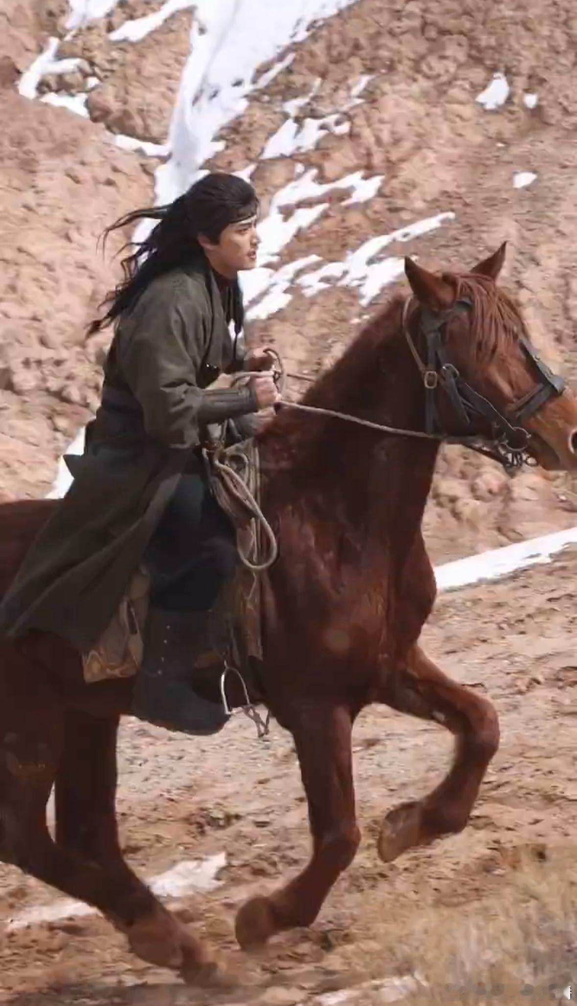 张康乐去青海也是糙汉皮 草原燕洵自带套马的汉子气场！风沙洗练的糙汉皮+异域长发，