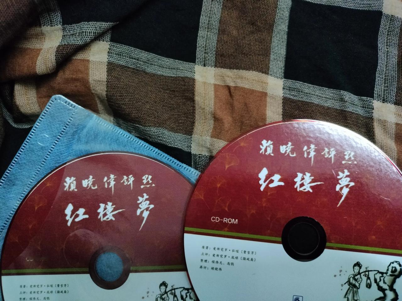 此书，已横空出世！
它将和《赖晓伟重评石头记》珠联璧合，站在清宫秘史的高度评点《