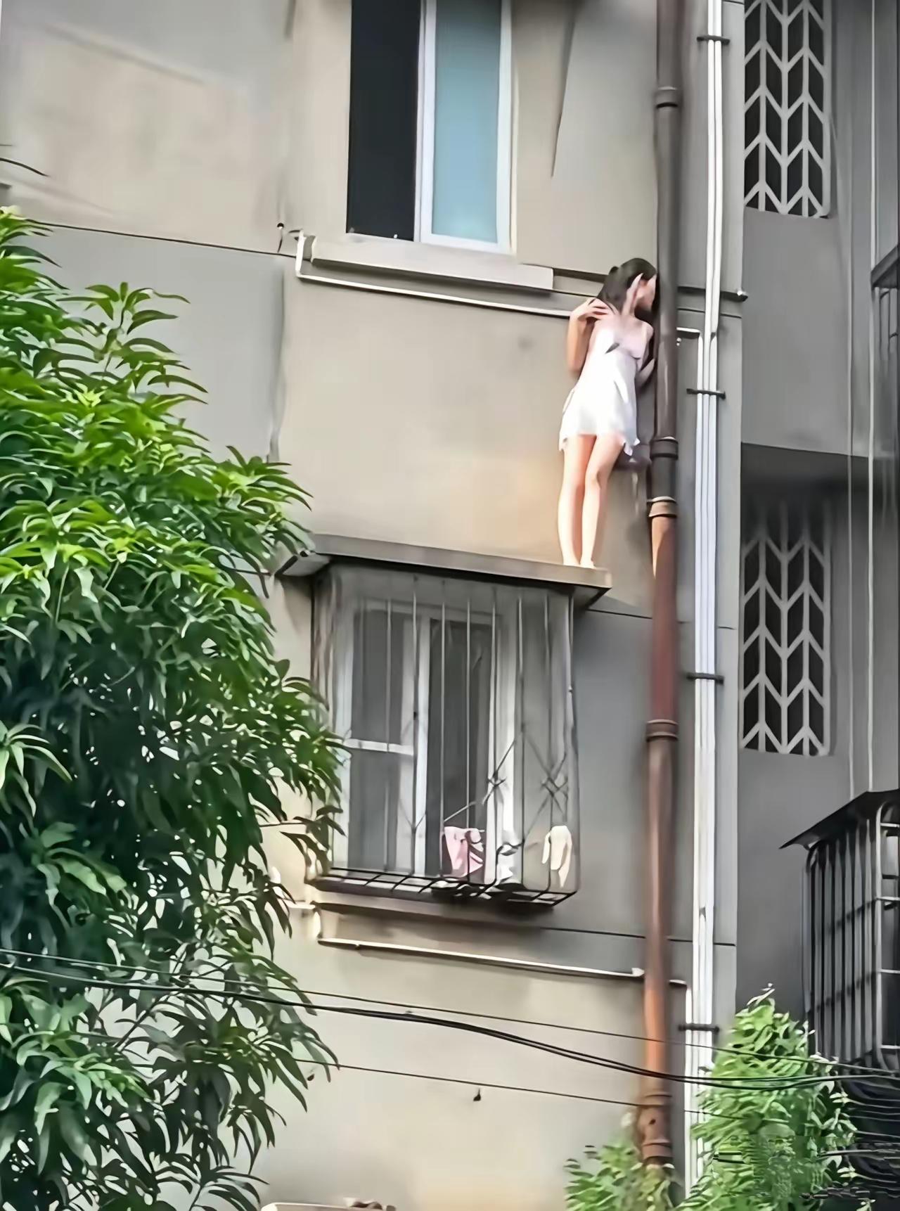你知道情人节的由来吗？传说罗马皇帝克劳狄二世认为单身男子更适合当兵，就禁止年轻男