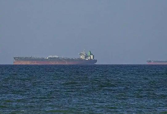 伊朗太聪明了，美国要封锁霍尔木兹海峡，伊朗就直接宣布只要不是军事船只，就可以自由