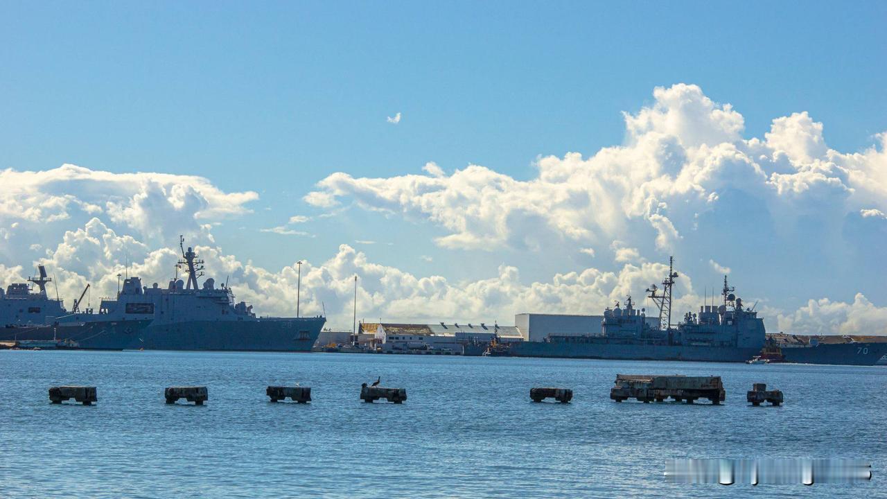 🇺🇸导弹巡洋舰“伊利湖”号（CG 70）于2026年1月10日抵达波多黎各蓬