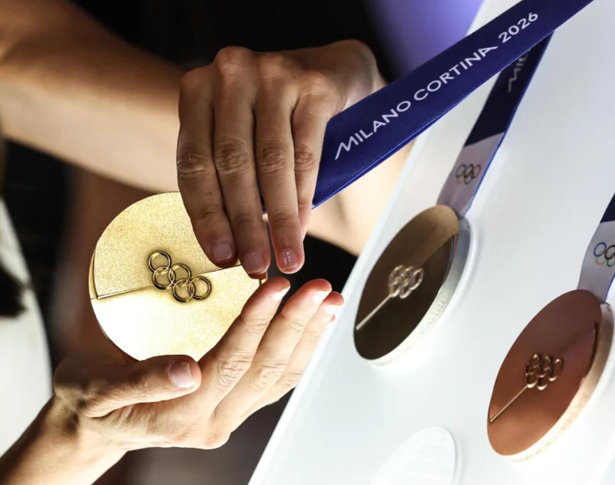 由于贵金属价格飙升，本届冬奥会登上领奖台的运动员将获得奥运会历史上最昂贵的奖牌。