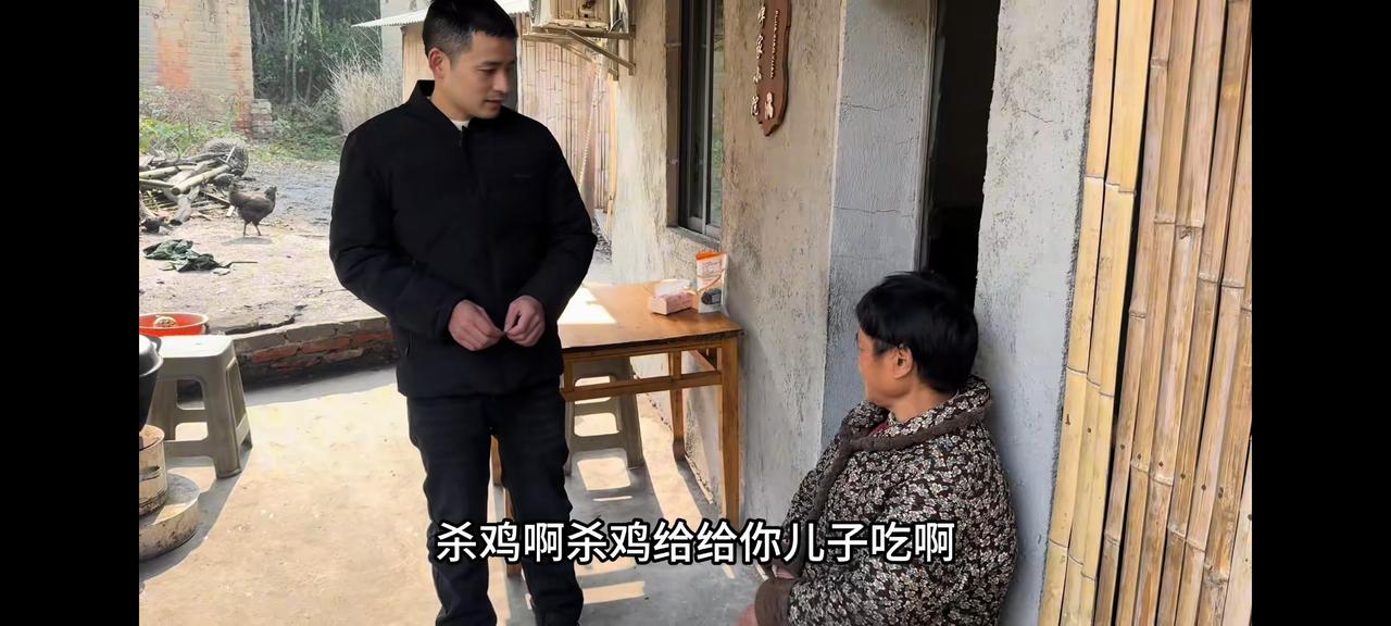 啤酒婶儿子回来后，阿李直播视频的流量都超过了千，粉丝们全是冲着啤酒婶的儿子来的。