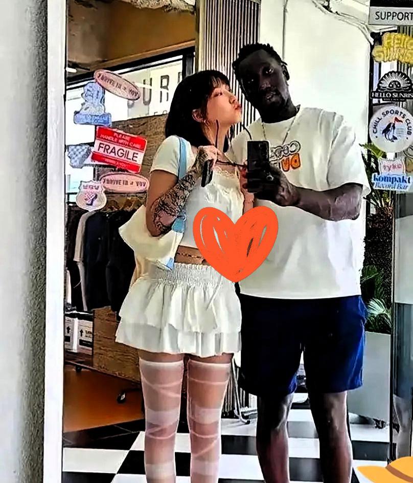 浙大女生带黑人男友回家被轰！父母这话争议太大了！

这波家庭冲突看得人揪心又唏嘘