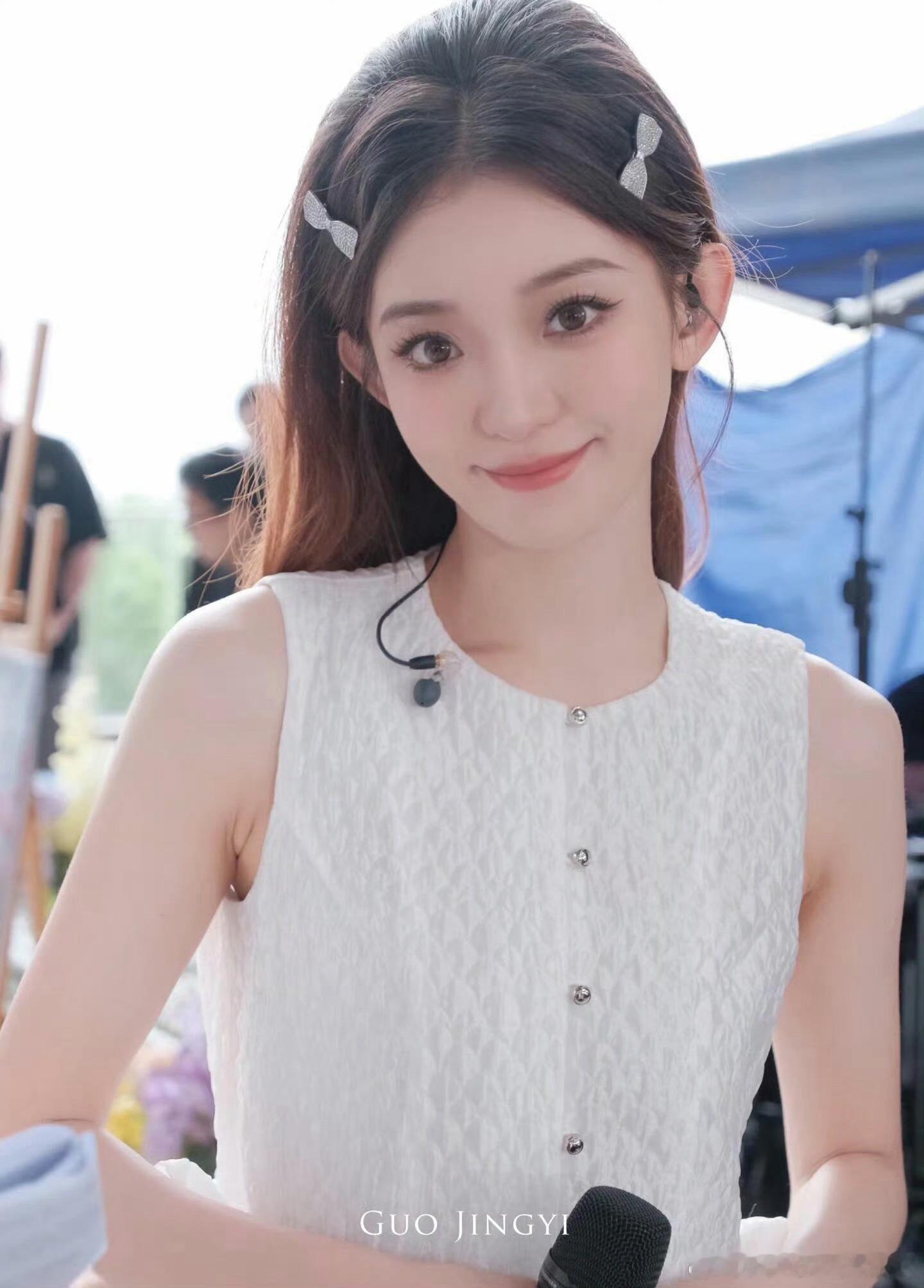 罗予彤发长文道歉，回应粉丝被后.援.会成员推搡、抢花、相机受损，自己看在眼里却没