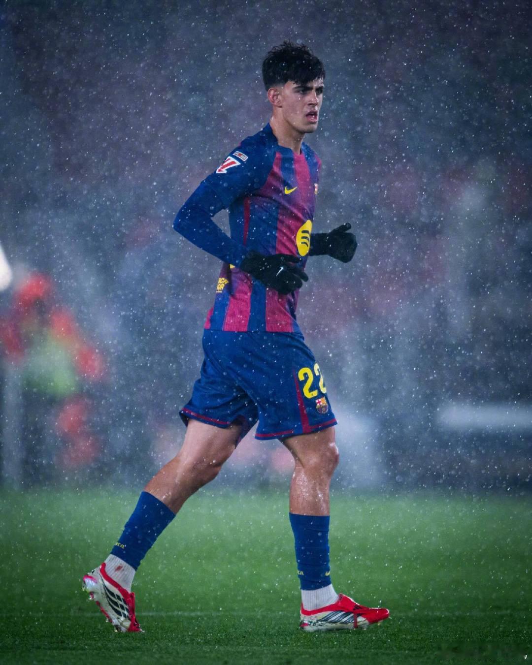 巴萨3比0奥维耶多 ☔️天公不作美，但我们从没想过放弃！❤️🔥因为风浪越大，胜