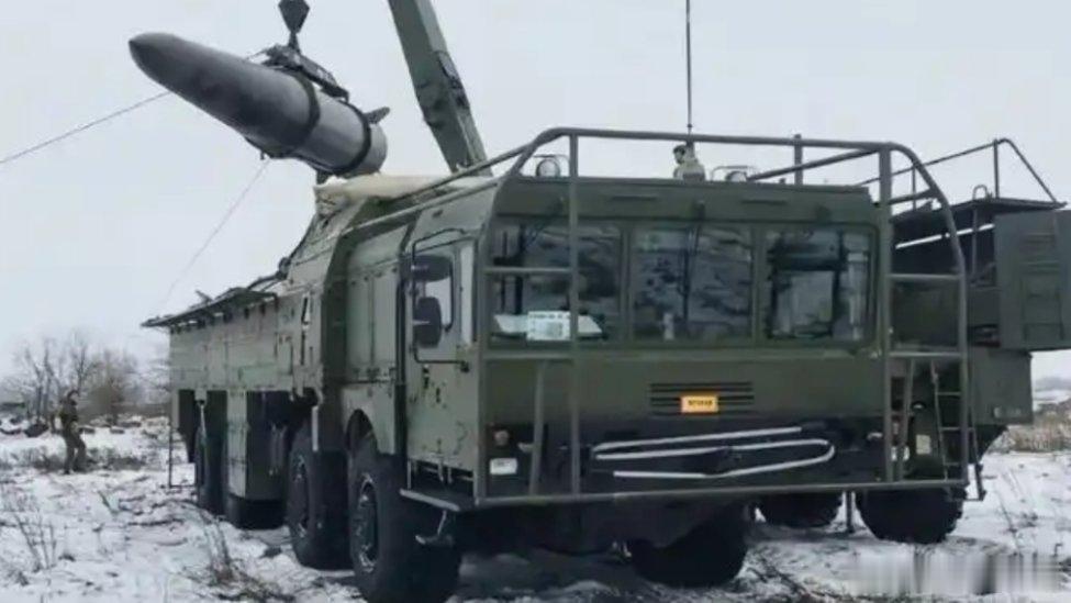 凤凰新闻【俄导弹库存持续扩充，乌专家解析俄战略储备现状】据《乌克兰独立新闻社》1