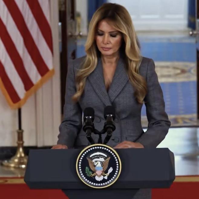 美国第一夫人举行发布会，此事非同小可。她否认与爱泼斯坦关系密切，也否认跟爱泼斯坦